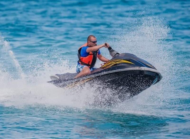 جيت سكي مع Tasneem Aqua Sports